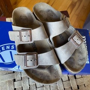 Size 36 Narrow Arizona BS in Tabasco Brown